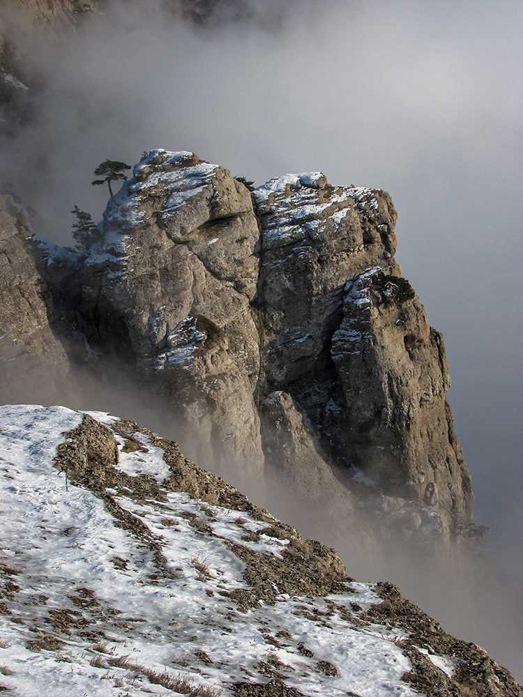 I have won a photo contest only once in my life. Well, I have participated in a photo contest only once, too. Freshly baked from college, I joined a large outsourcing company in Kharkiv, and when they announced the annual photo contest, I submitted a couple of photos I had taken the previous year. I thought the winning photo was completely lost. But to my surprise, a few days ago, I found tons of archives on an external disk I had completely forgotten about (it’s like a USB flash drive with mp3 that’s been sitting in your car for the last ten years, but even cooler). Because the contest was held right after the 2008 crisis, I received a 128-MB USB flash drive as the prize (yikes, the year before they gave away laptops at the company party). I’m sure I can find that flash drive too if I dig deep enough in my wardrobe.